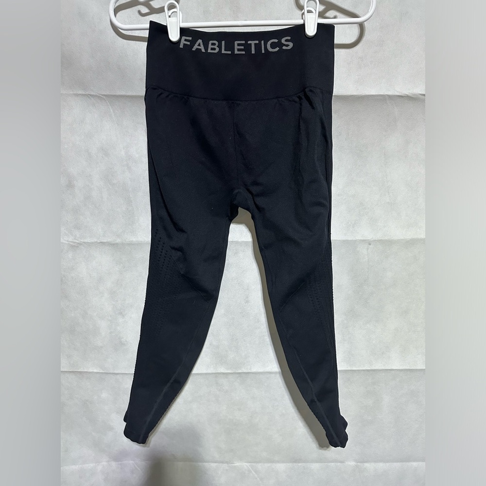 FABLETICS SYNC HIGH WAISTED PERFORATED 7/8 LEGGING WOMEN’S M MEDIUM BLACK *NICE* - Picture 3 of 5